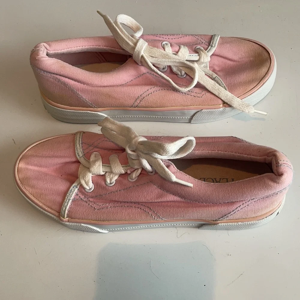 Vintage 1990’s The children’s Place pink sneakers athletic shoes size 3 big girl